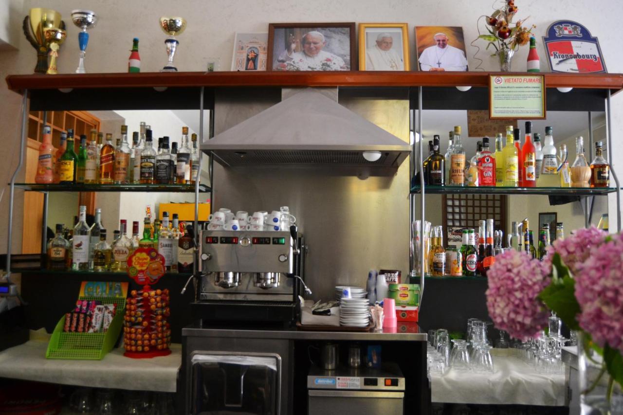 勒阿文尼尔餐厅酒店 吉泽利亚 外观 照片